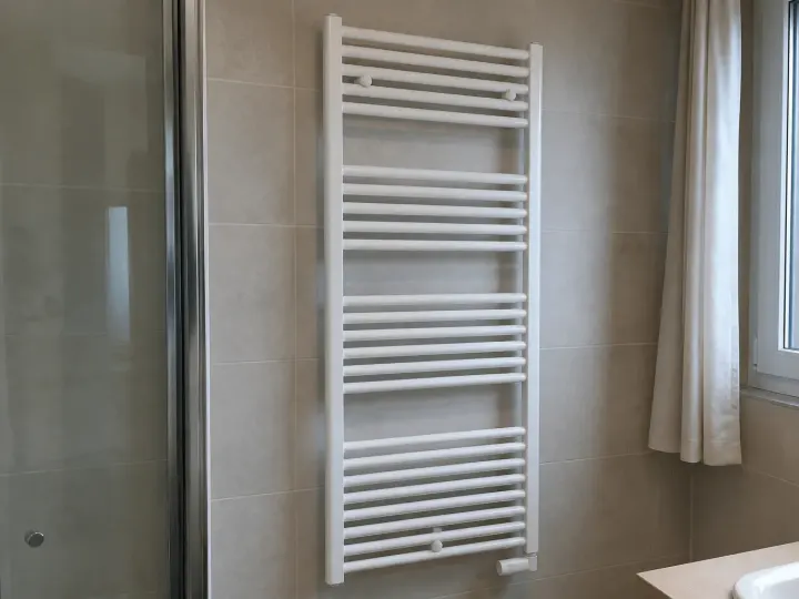 Comment choisir son radiateur eau chaude pour la salle de bain