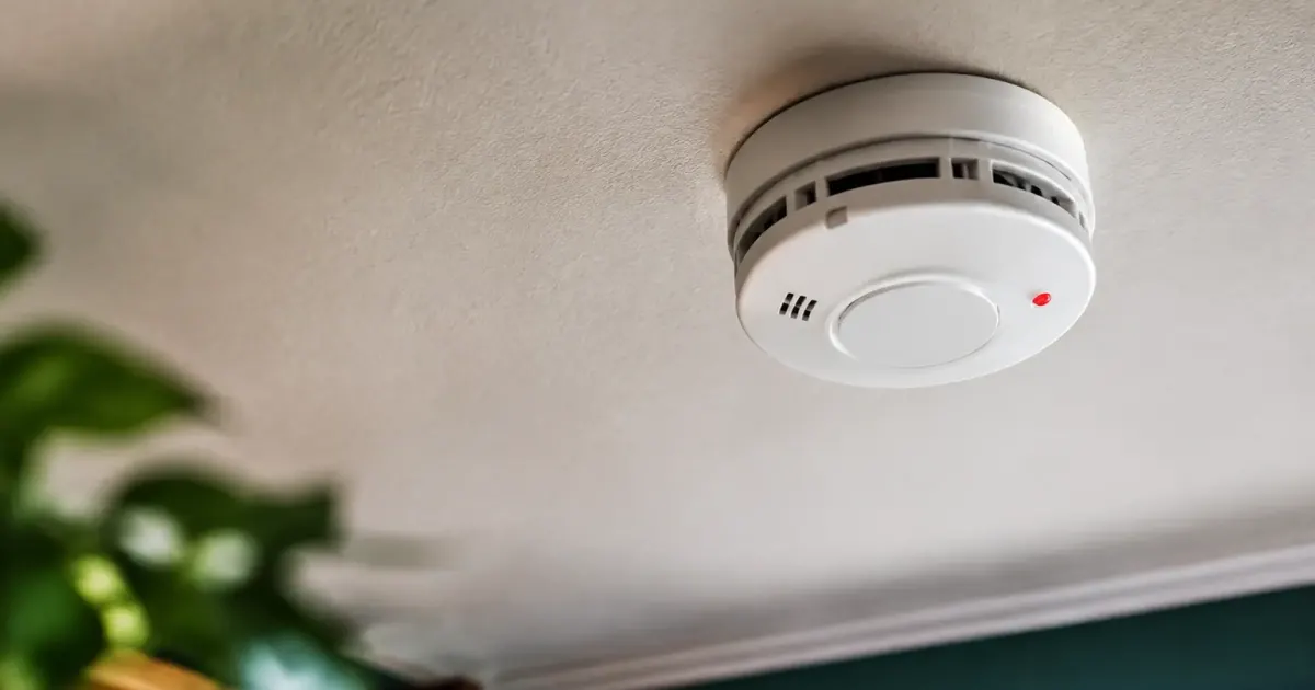 Detecteur de fumee fixe au plafond avec pile neuve